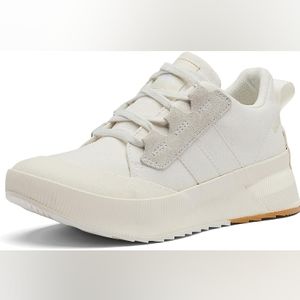 Sorel, 9, white